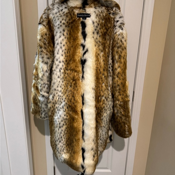 Pamela McCoy Spotted Tan and Black Teddy Jacket - Picture 2 of 9